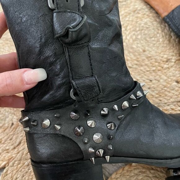 Sam
Edelman Park Two Tone Studded Saddle Boots 7.5M - Picture 4 of 12